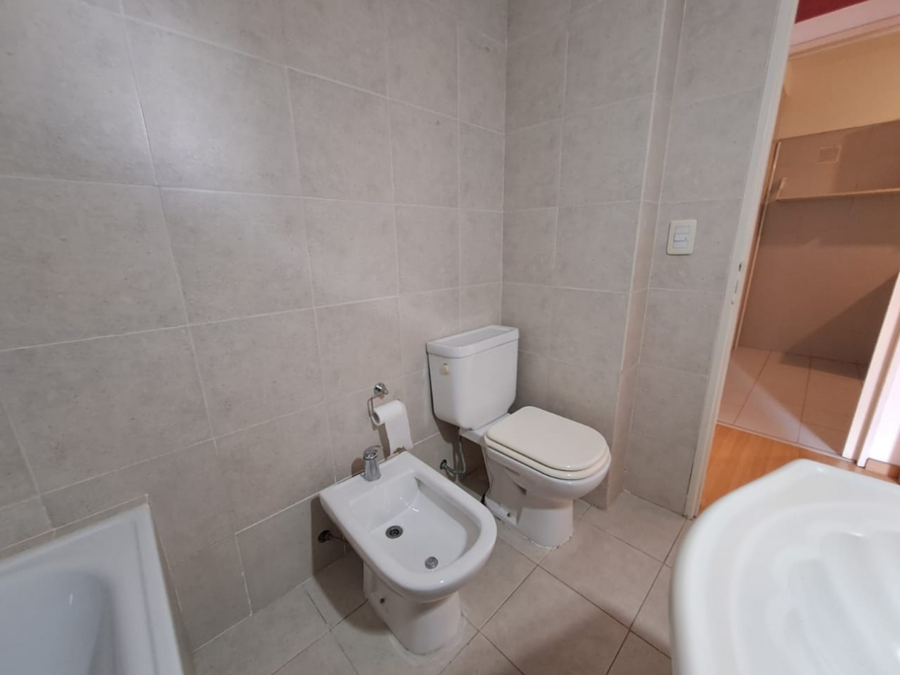 BELLISIMO DEPARTAMENTO DE 2 AMBIENTES - BALCON CORRIDO - COCINA INDEPENDIENTE