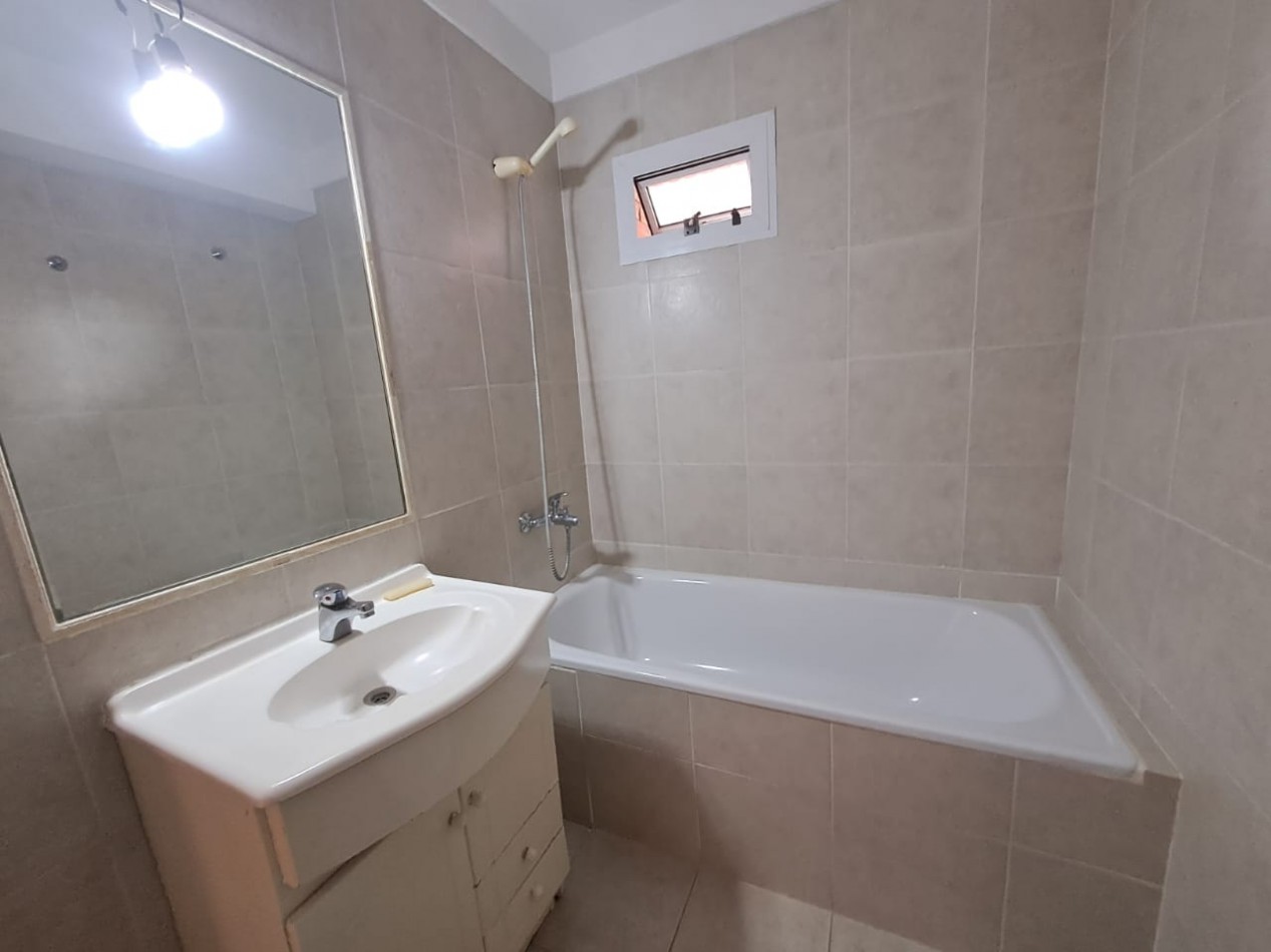 BELLISIMO DEPARTAMENTO DE 2 AMBIENTES - BALCON CORRIDO - COCINA INDEPENDIENTE