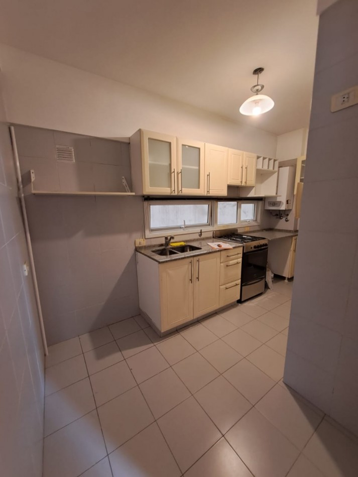 BELLISIMO DEPARTAMENTO DE 2 AMBIENTES - BALCON CORRIDO - COCINA INDEPENDIENTE