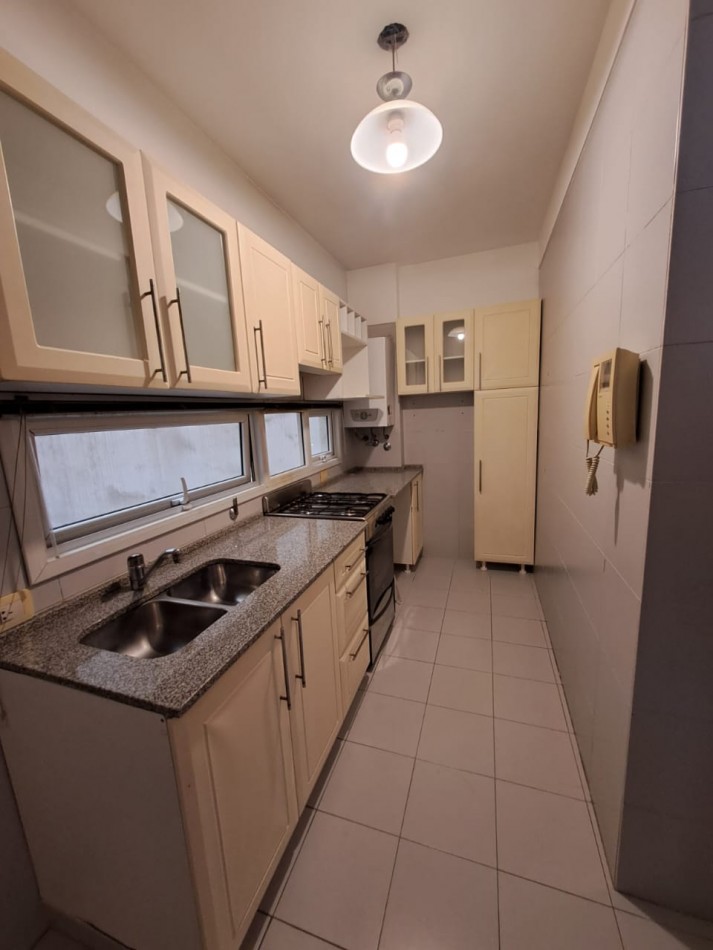 BELLISIMO DEPARTAMENTO DE 2 AMBIENTES - BALCON CORRIDO - COCINA INDEPENDIENTE