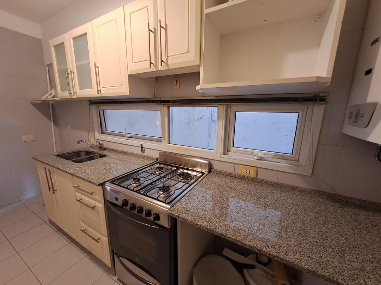 BELLISIMO DEPARTAMENTO DE 2 AMBIENTES - BALCON CORRIDO - COCINA INDEPENDIENTE