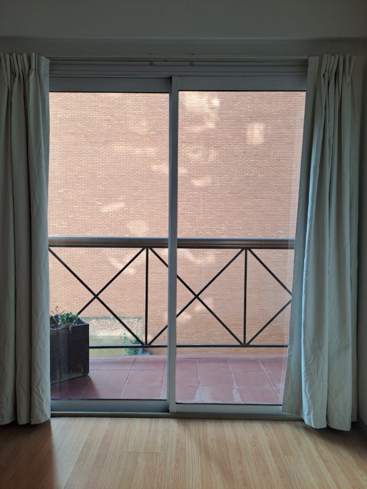 BELLISIMO DEPARTAMENTO DE 2 AMBIENTES - BALCON CORRIDO - COCINA INDEPENDIENTE