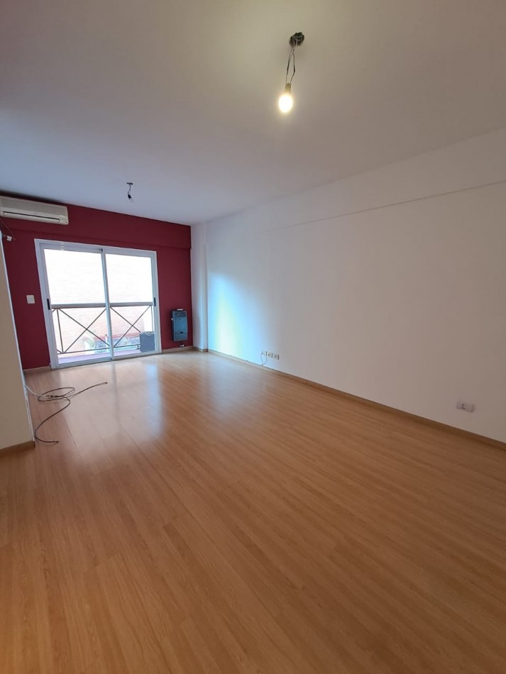 BELLISIMO DEPARTAMENTO DE 2 AMBIENTES - BALCON CORRIDO - COCINA INDEPENDIENTE