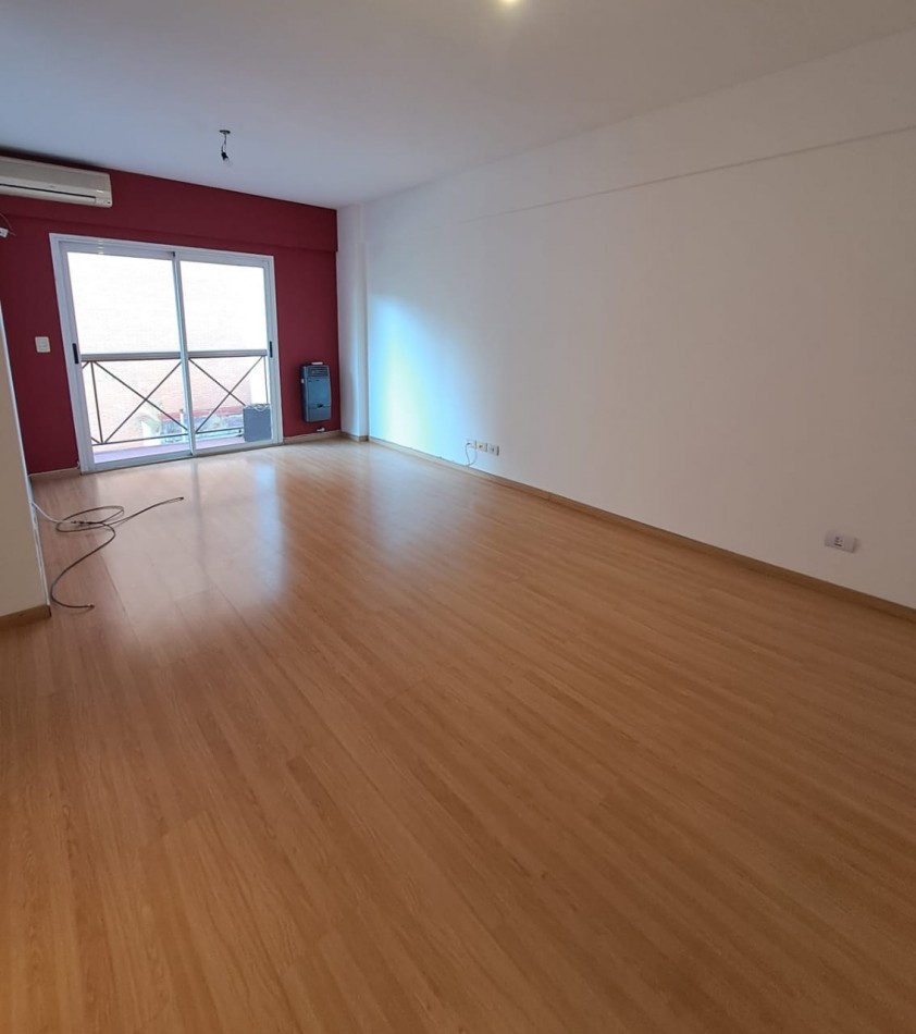 BELLISIMO DEPARTAMENTO DE 2 AMBIENTES - BALCON CORRIDO - COCINA INDEPENDIENTE