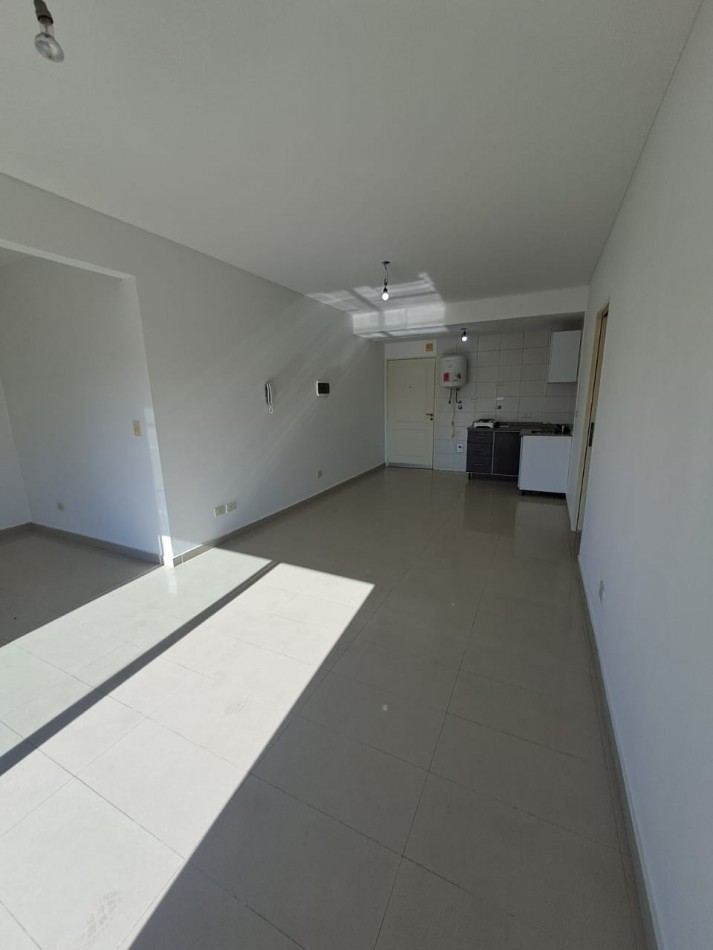 SUPER LUMINOSO DEPARTAMENTO DE 1 AMB Y MEDIO CON COCHERA