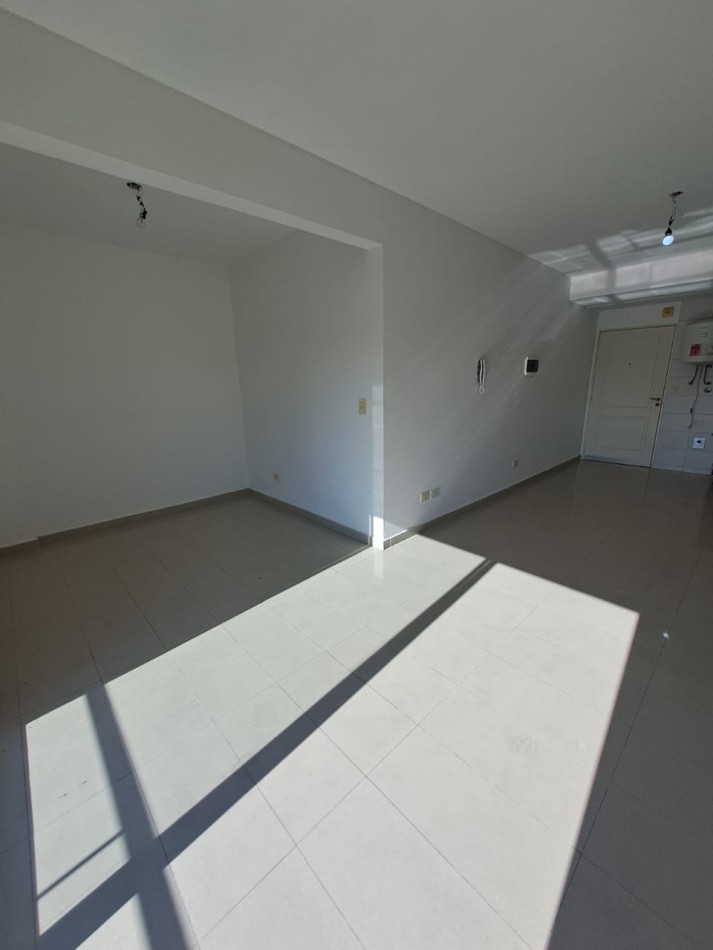 SUPER LUMINOSO DEPARTAMENTO DE 1 AMB Y MEDIO CON COCHERA