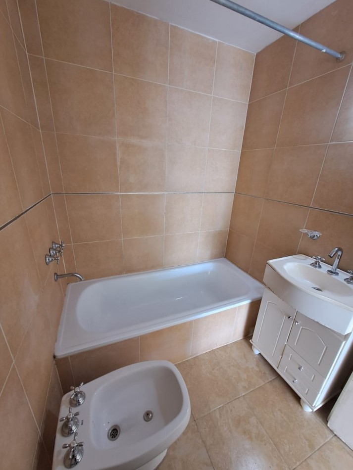 OPORTUNIDAD!!!  ALQUILER MONOAMBIENTE SUPER LUMINOSO EN PISO 9 - EXCELENTE ESTADO RESERVADO