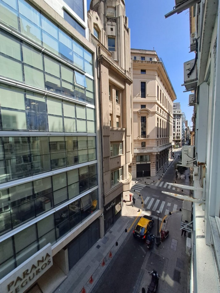 OFICINA DE 4 AMBIENTES - MICROCENTRO - LIQUIDACION POR VIAJE AL EXTERIOR USD 29.000