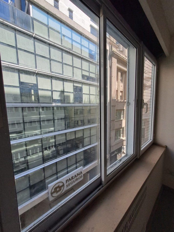 OFICINA DE 4 AMBIENTES - MICROCENTRO - LIQUIDACION POR VIAJE AL EXTERIOR USD 29.000