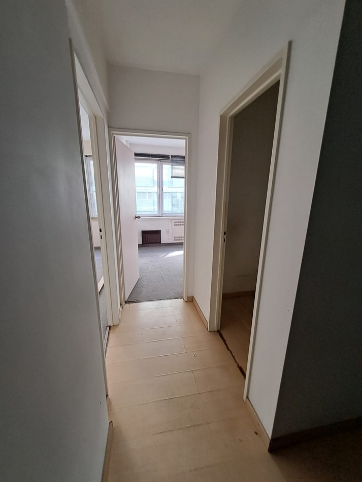 OFICINA DE 4 AMBIENTES - MICROCENTRO - LIQUIDACION POR VIAJE AL EXTERIOR USD 29.000