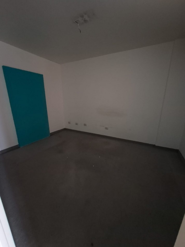 OFICINA DE 4 AMBIENTES - MICROCENTRO - LIQUIDACION POR VIAJE AL EXTERIOR USD 29.000