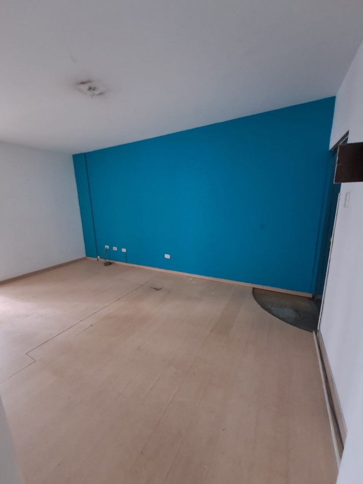 OFICINA DE 4 AMBIENTES - MICROCENTRO - LIQUIDACION POR VIAJE AL EXTERIOR USD 29.000