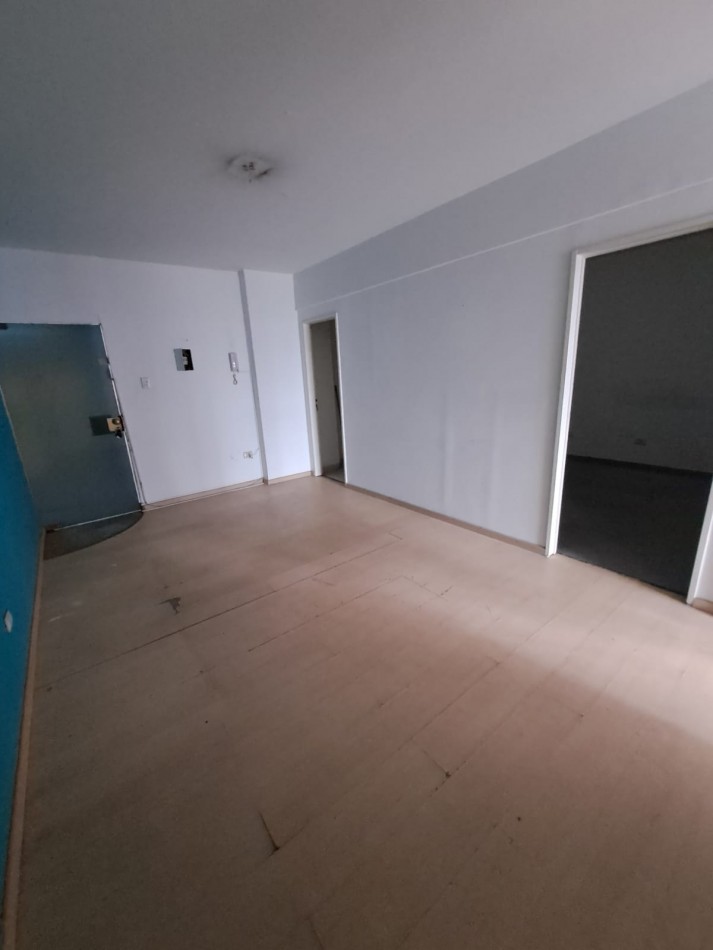 OFICINA DE 4 AMBIENTES - MICROCENTRO - LIQUIDACION POR VIAJE AL EXTERIOR USD 29.000