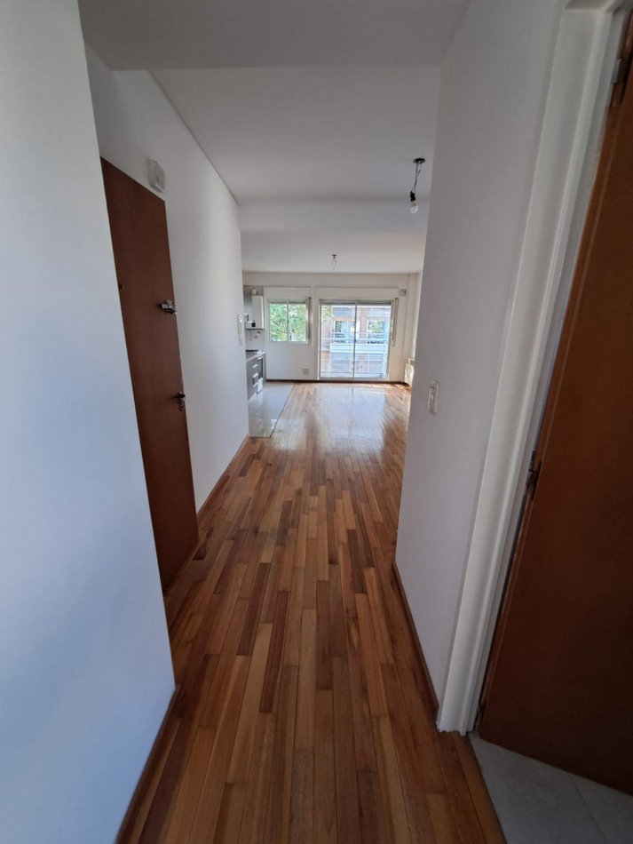 HERMOSO Y LUMINOSO SEMIPISO DE 2 AMB - CALDERA DUAL - PISO PARQUET