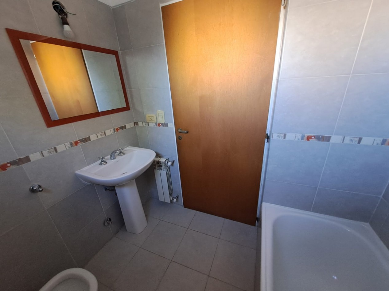 HERMOSO Y LUMINOSO SEMIPISO DE 2 AMB - CALDERA DUAL - PISO PARQUET