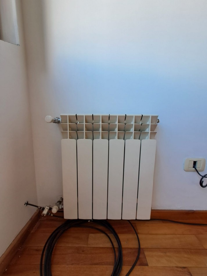 HERMOSO Y LUMINOSO SEMIPISO DE 2 AMB - CALDERA DUAL - PISO PARQUET