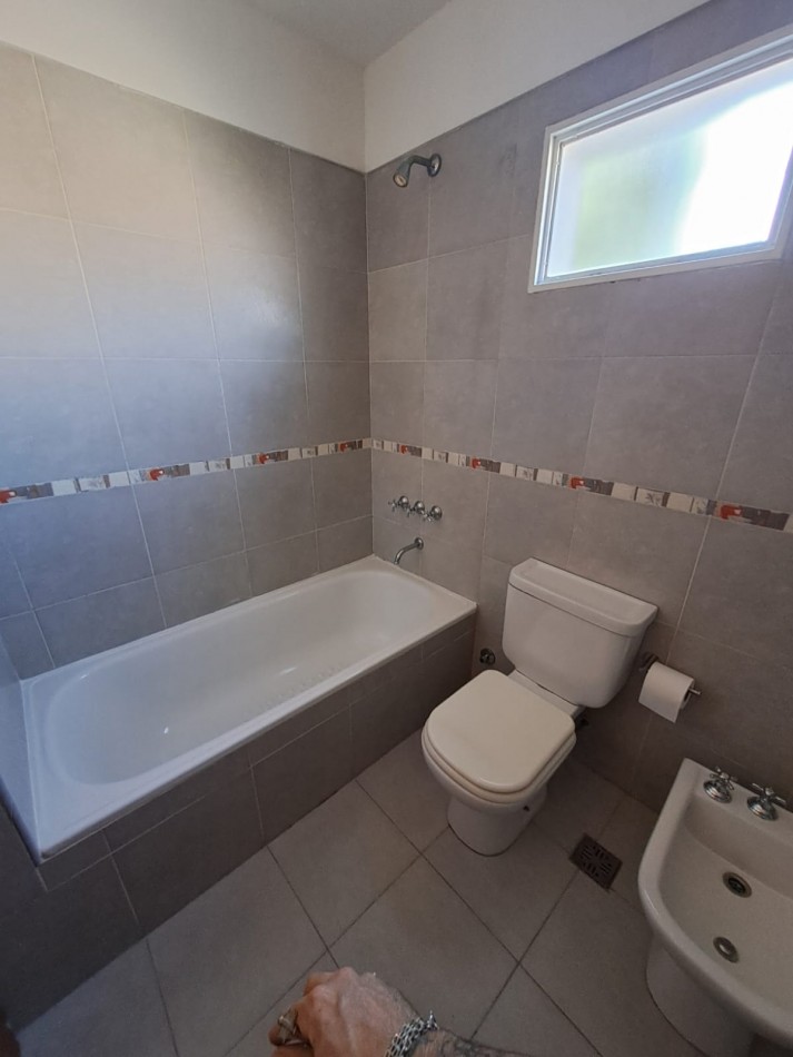 HERMOSO Y LUMINOSO SEMIPISO DE 2 AMB - CALDERA DUAL - PISO PARQUET