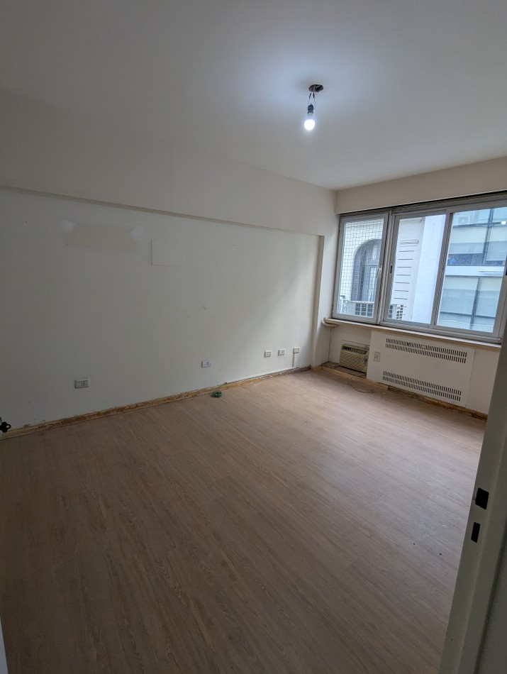 OFICINA DE 4 AMBIENTES - MICROCENTRO - LIQUIDACION POR VIAJE AL EXTERIOR USD 29.000