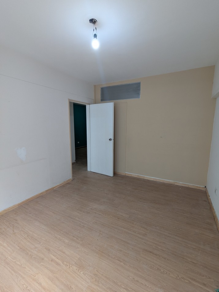 OFICINA DE 4 AMBIENTES - MICROCENTRO - LIQUIDACION POR VIAJE AL EXTERIOR USD 29.000