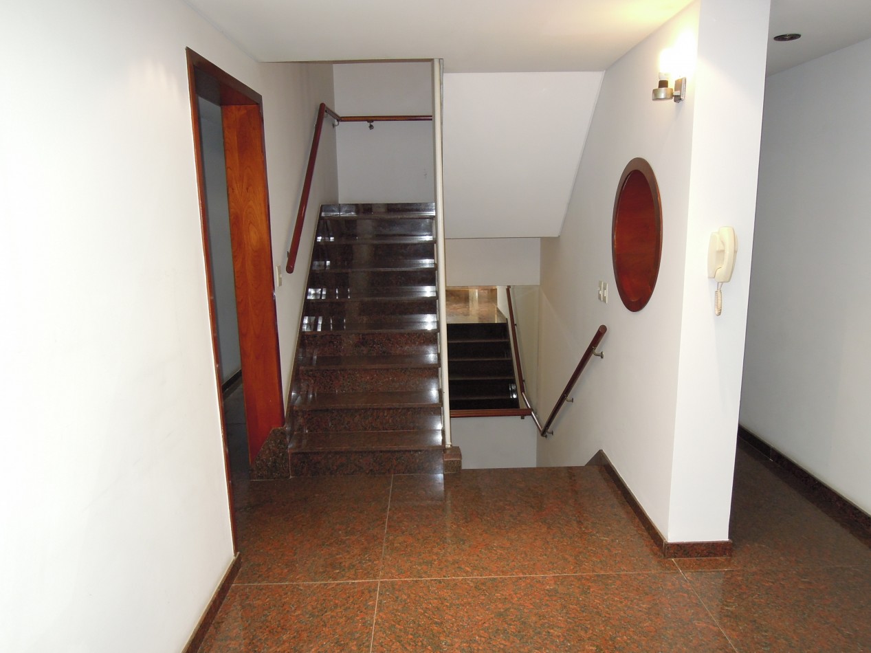 CASA DE CATEGORIA 5 DORMITORIOS