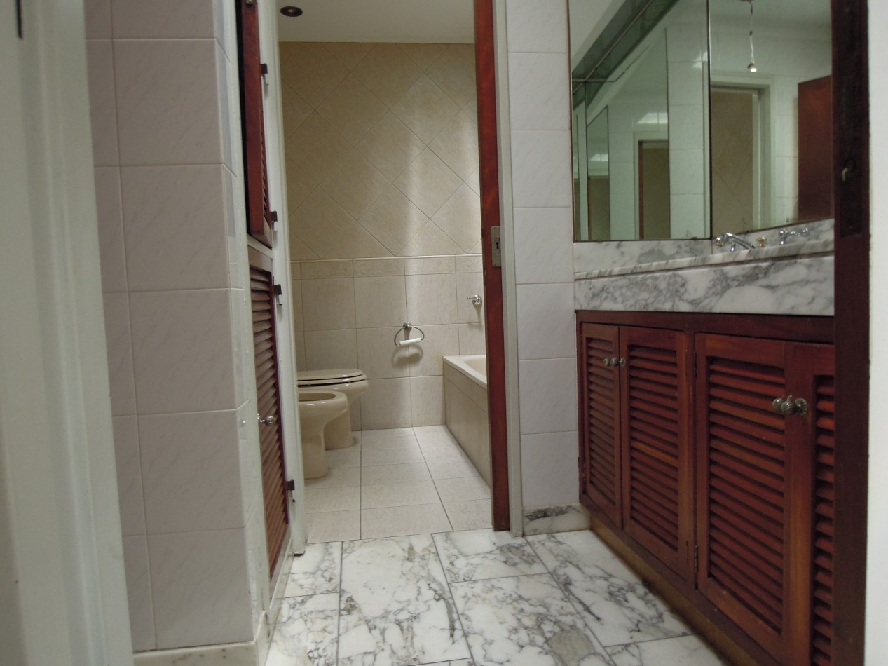 CASA DE CATEGORIA 5 DORMITORIOS