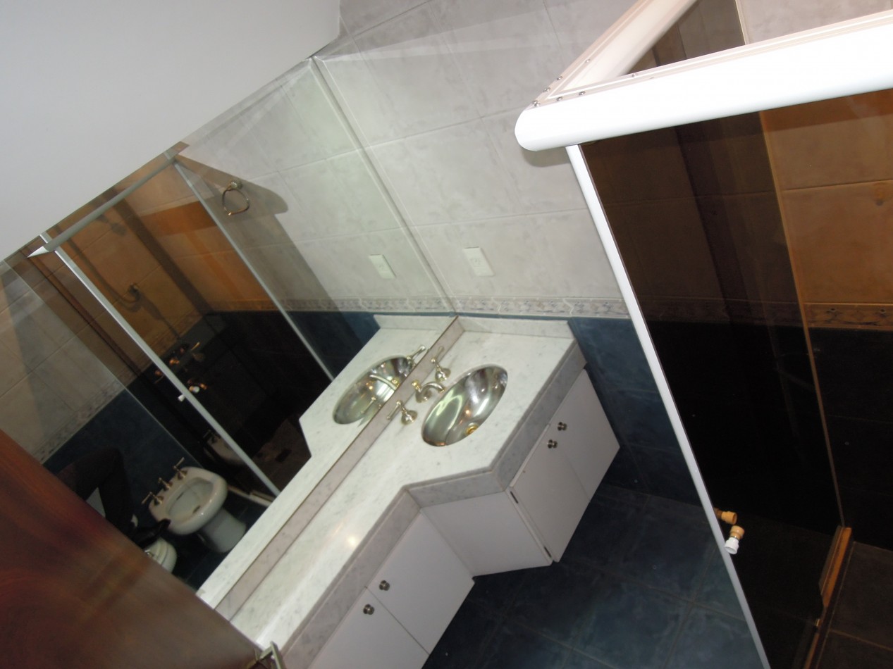 CASA DE CATEGORIA 5 DORMITORIOS