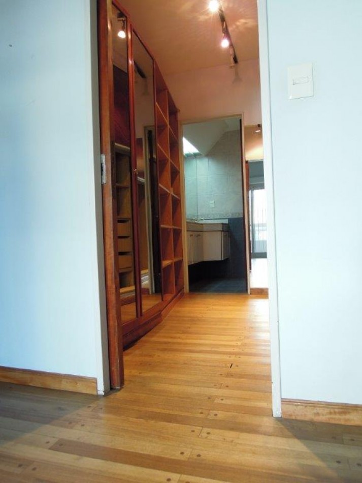 CASA DE CATEGORIA 5 DORMITORIOS