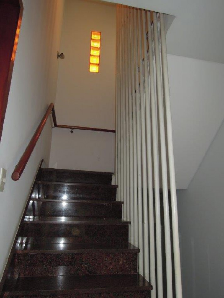 CASA DE CATEGORIA 5 DORMITORIOS