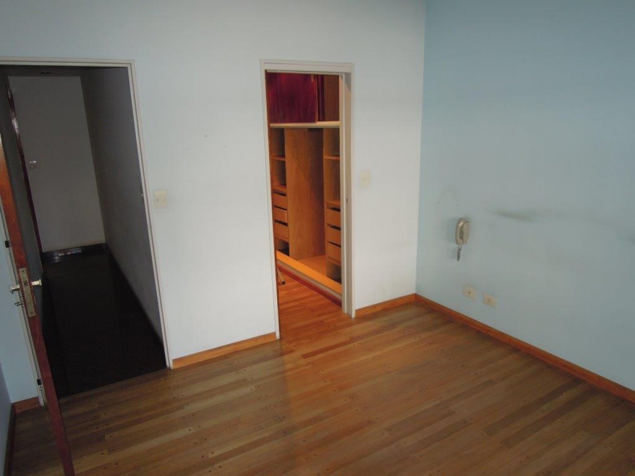 CASA DE CATEGORIA 5 DORMITORIOS