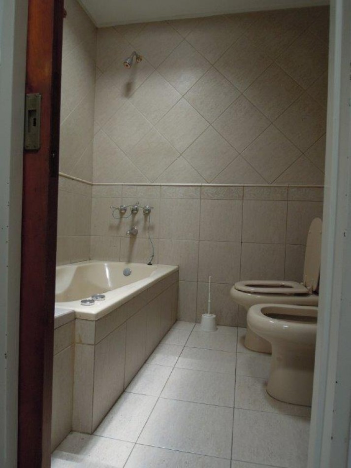 CASA DE CATEGORIA 5 DORMITORIOS