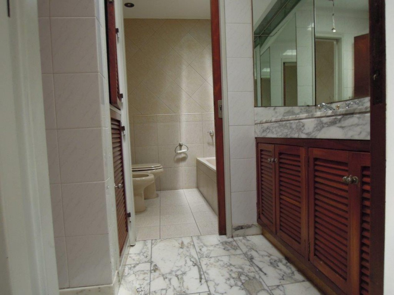 CASA DE CATEGORIA 5 DORMITORIOS