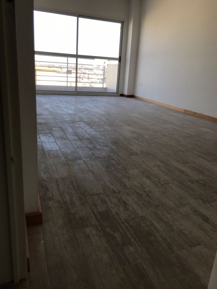 ALQUILER 2 AMBIENTES FLORES . LUMINOSO. . TRANQUILO -A 1 CUADRA DE CENTRO COMERCIAL Y SUBTE FLORES. OPORTUNIDAD!!!