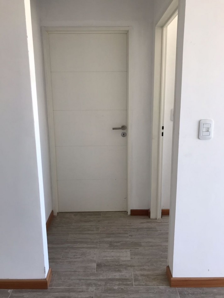 ALQUILER 2 AMBIENTES FLORES . LUMINOSO. . TRANQUILO -A 1 CUADRA DE CENTRO COMERCIAL Y SUBTE FLORES. OPORTUNIDAD!!!