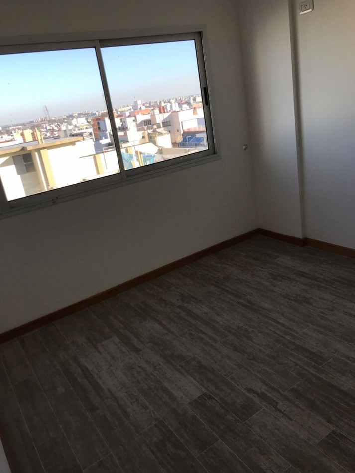 ALQUILER 2 AMBIENTES FLORES . LUMINOSO. . TRANQUILO -A 1 CUADRA DE CENTRO COMERCIAL Y SUBTE FLORES. OPORTUNIDAD!!!