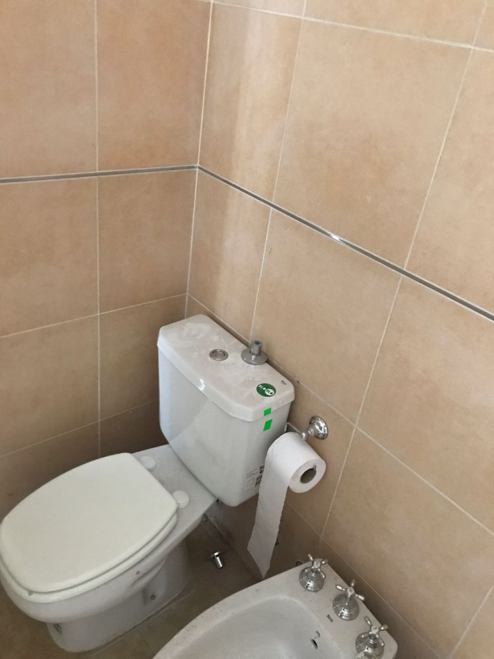 ALQUILER 2 AMBIENTES FLORES . LUMINOSO. . TRANQUILO -A 1 CUADRA DE CENTRO COMERCIAL Y SUBTE FLORES. OPORTUNIDAD!!!