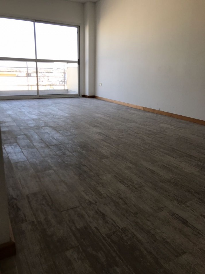 ALQUILER 2 AMBIENTES FLORES . LUMINOSO. . TRANQUILO -A 1 CUADRA DE CENTRO COMERCIAL Y SUBTE FLORES. OPORTUNIDAD!!!