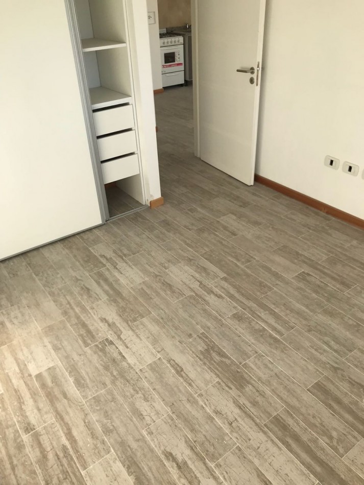 ALQUILER 2 AMBIENTES FLORES . LUMINOSO. . TRANQUILO -A 1 CUADRA DE CENTRO COMERCIAL Y SUBTE FLORES. OPORTUNIDAD!!!