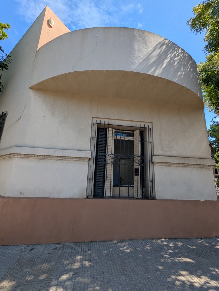 SUPER LUMINOSA CASA DE 5 AMBIENTES EN TERRENO PROPIO