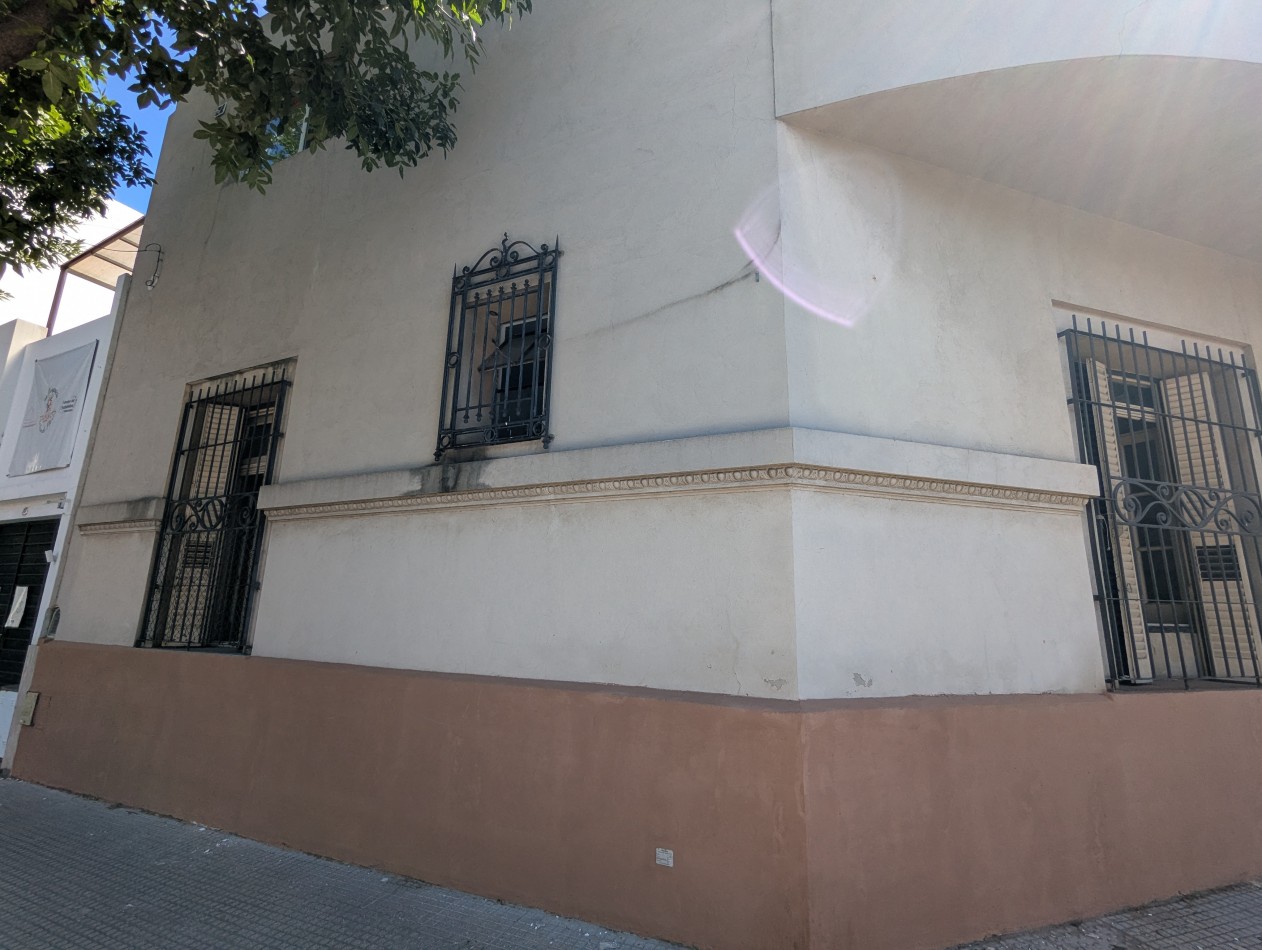 SUPER LUMINOSA CASA DE 5 AMBIENTES EN TERRENO PROPIO