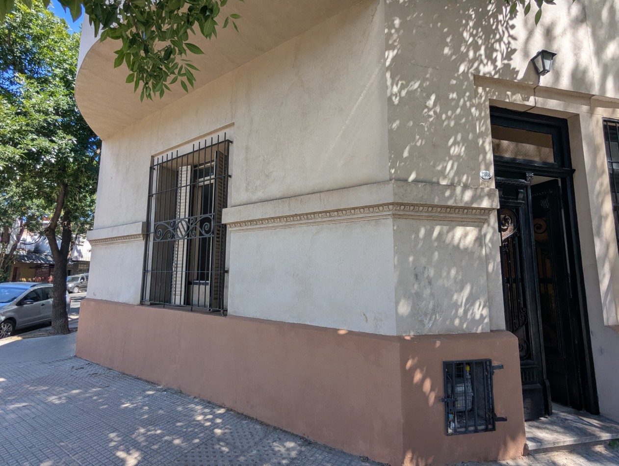 SUPER LUMINOSA CASA DE 5 AMBIENTES EN TERRENO PROPIO