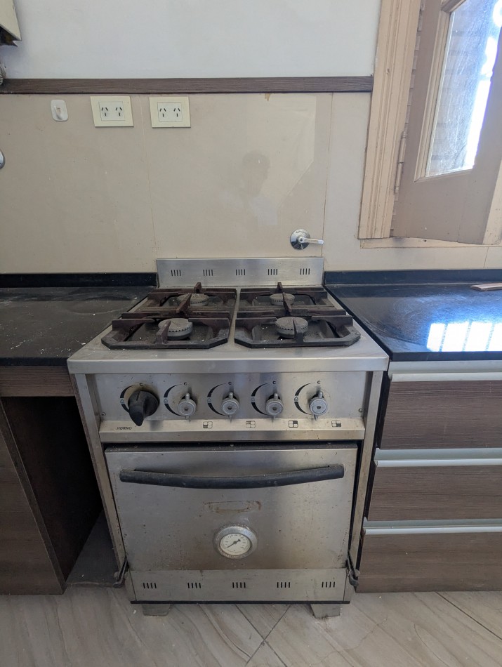 SUPER LUMINOSA CASA DE 5 AMBIENTES EN TERRENO PROPIO