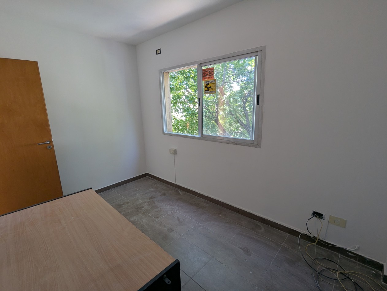 SUPER LUMINOSA CASA DE 5 AMBIENTES EN TERRENO PROPIO