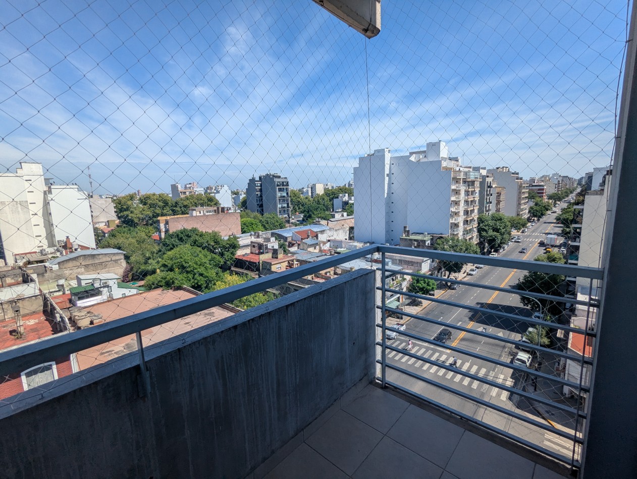 DOS AMBIENTES EN PISO 9 A UNA CUADRA DE J.B.JUSTO