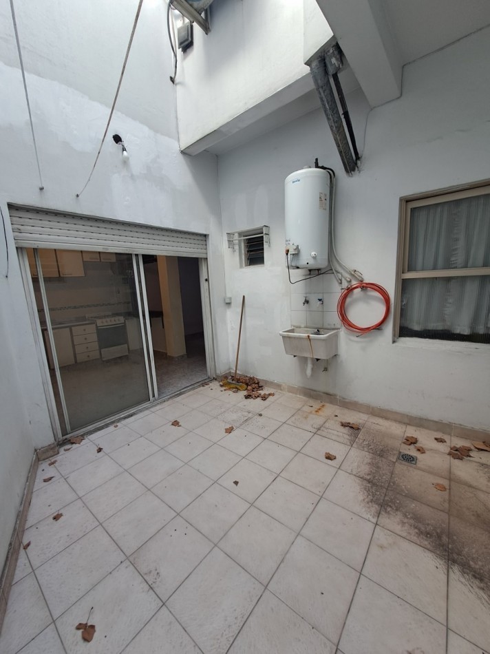 AMPLIO Y LUMINOSO PH 2 AMBIENTES CON DOS PATIOS