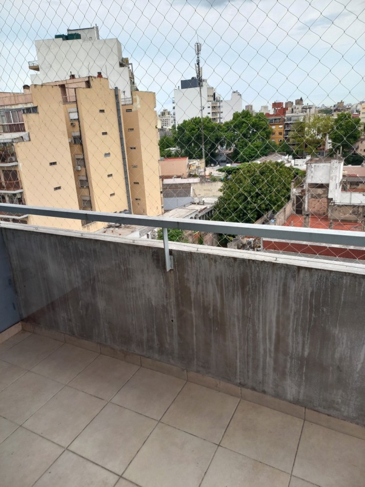 ALQUILER  MONOAMBIENTE VILLA DEL PARQUE . LUMINOSO. ESPACIOSO. SOBRE AVENIDA NAZCA . OPORTUNIDAD!!!