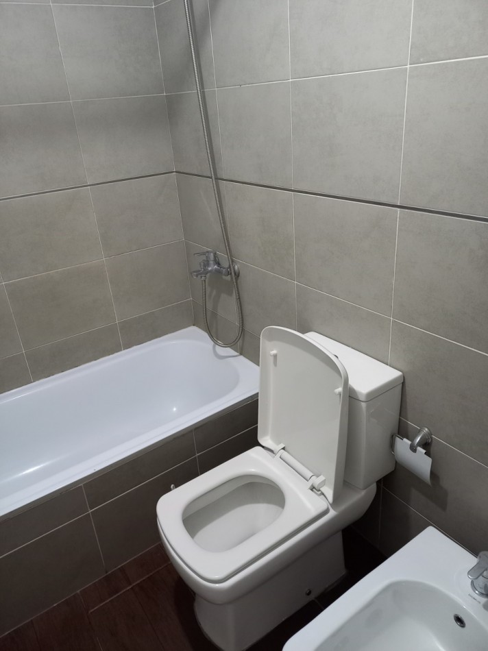 ALQUILER  MONOAMBIENTE VILLA DEL PARQUE . LUMINOSO. ESPACIOSO. SOBRE AVENIDA NAZCA . OPORTUNIDAD!!!