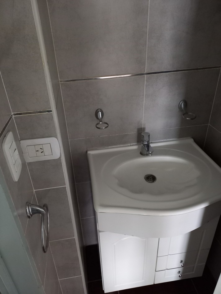 ALQUILER  MONOAMBIENTE VILLA DEL PARQUE . LUMINOSO. ESPACIOSO. SOBRE AVENIDA NAZCA . OPORTUNIDAD!!!