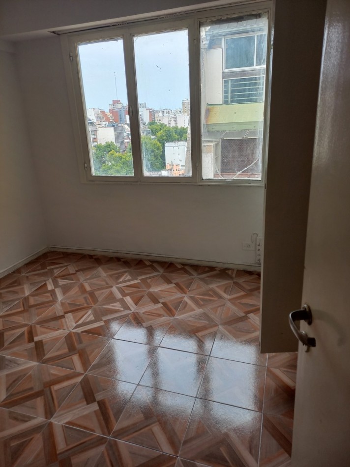 OPORTUNIDAD!!ALQUILER  2 AMB FLORES . LUMINOSO -A 1 CUADRA DE SUBTE A .ZONA COMERCIAL. TODOS LOS MEDIOS DE TRANSPORTE.!!!