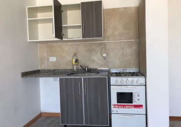 ALQUILER 2 AMBIENTES FLORES . LUMINOSO. . TRANQUILO -A 1 CUADRA DE CENTRO COMERCIAL Y SUBTE FLORES. OPORTUNIDAD!!!